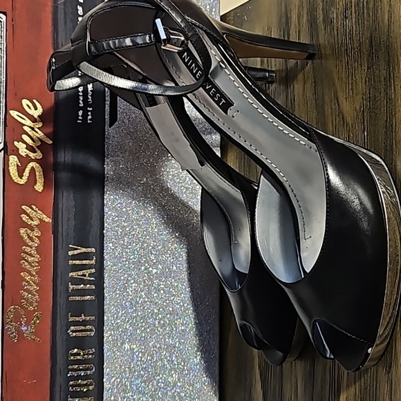 High heel shoes - Picture 3 of 4